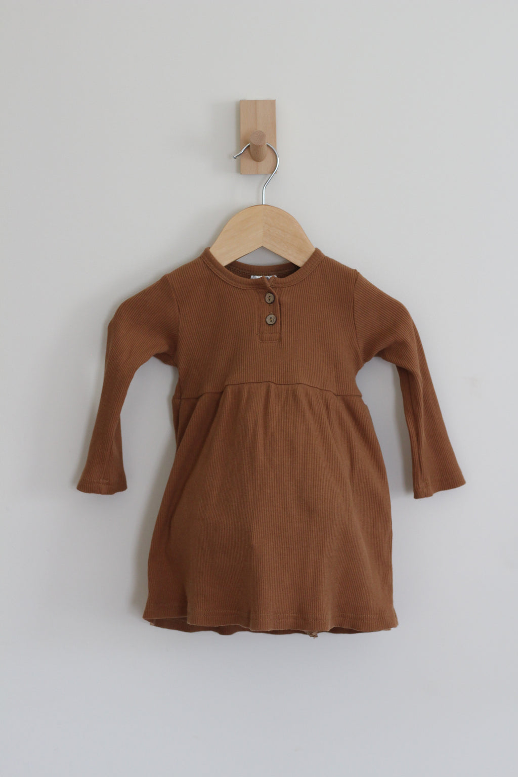 Mebie Baby 95% Organic Cotton Brown Ribbed Henley Dress - size 6-12 months