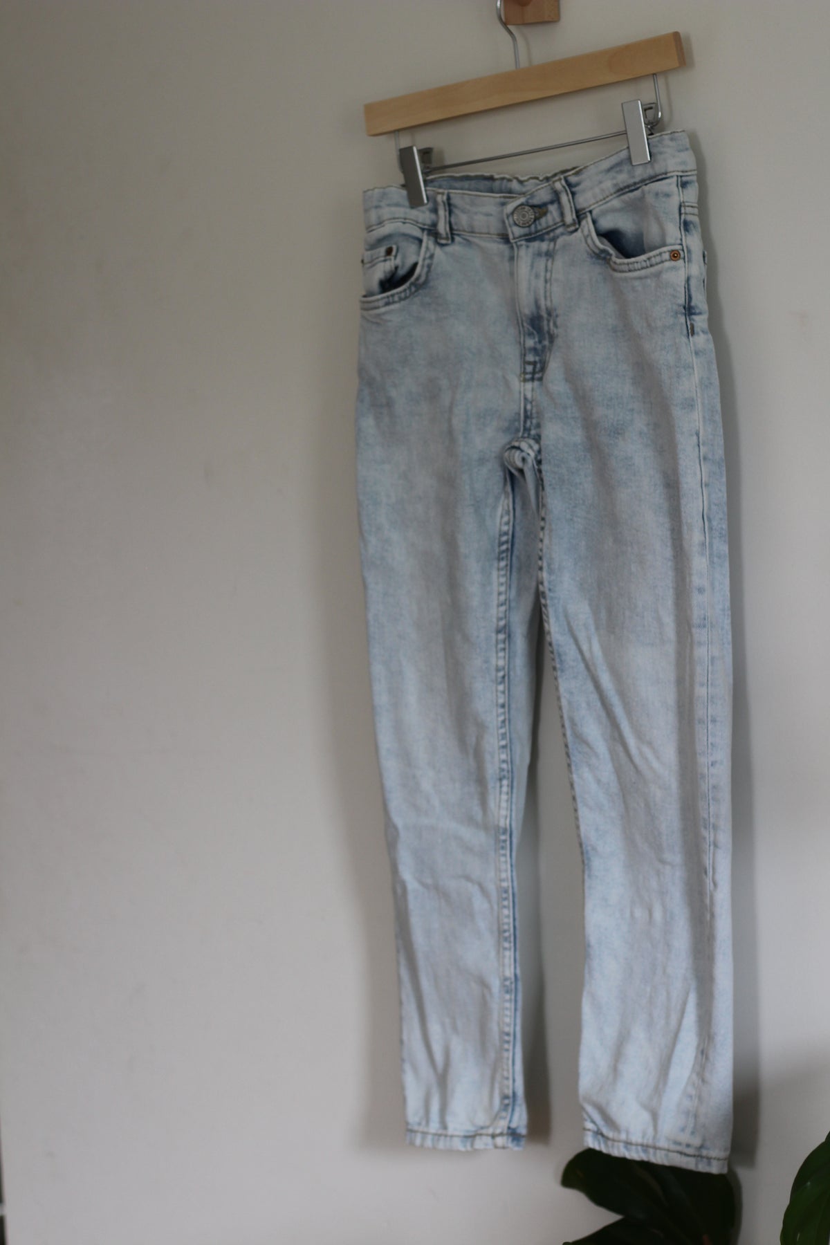 Zara Light Wash Jeans - size 9