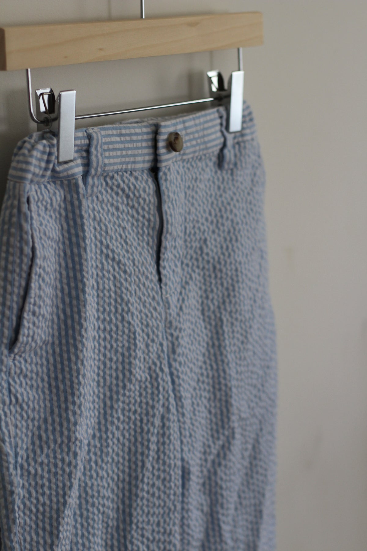 Vineyard Vines Seersucker Blue and White Breaker Pants - size 7