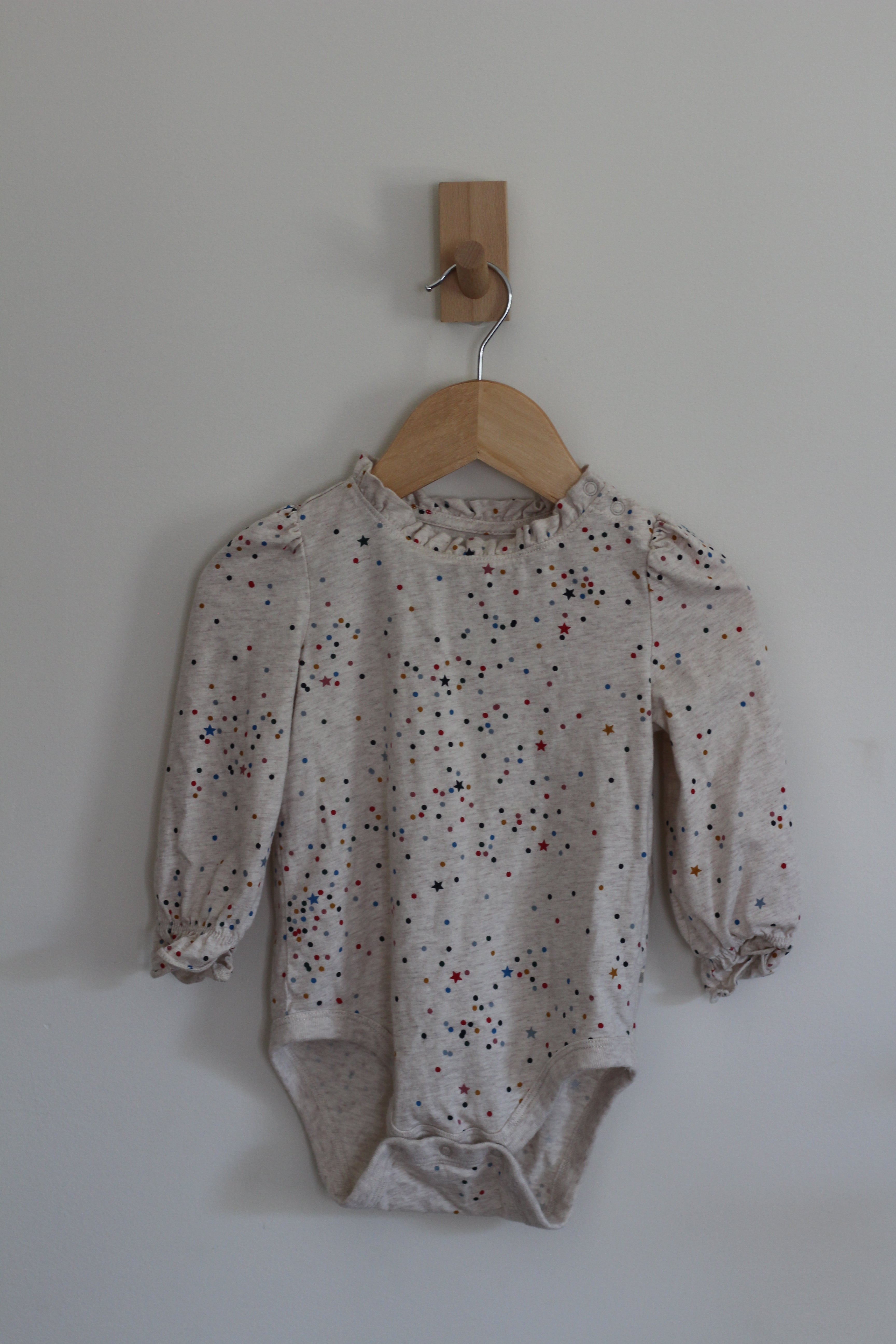 baby GAP Long Sleeve Bodysuit - size 18-24 months