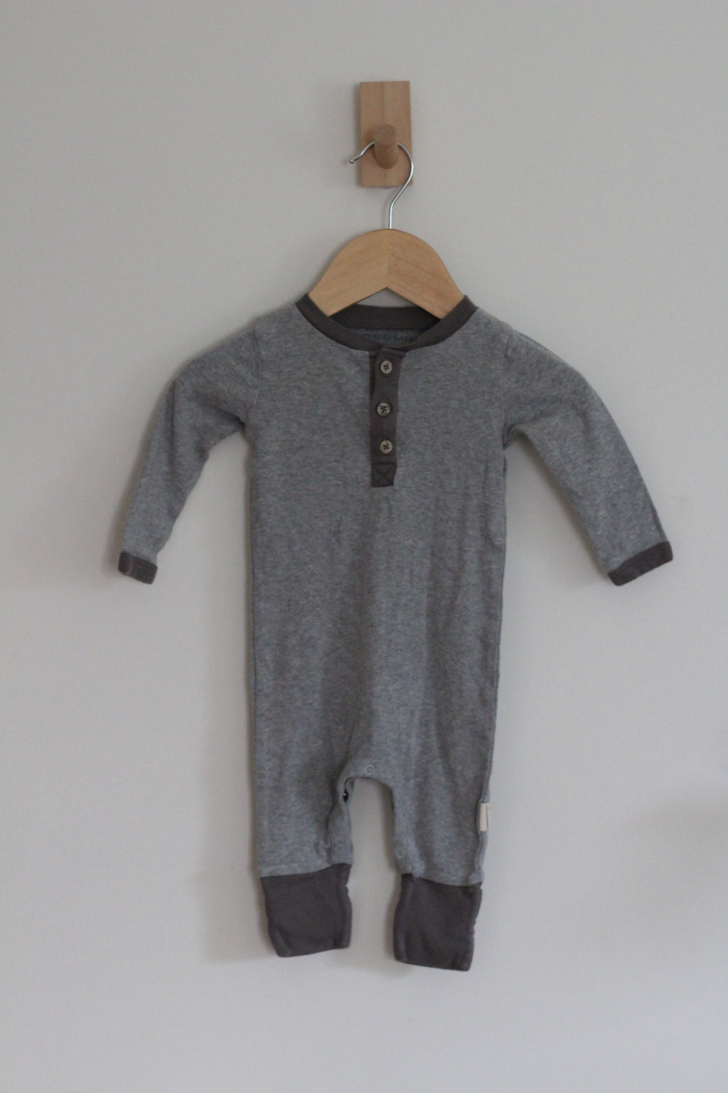 Burt's Bees Organic Cotton Grey Long Sleeve Onesie - size 3-6 months