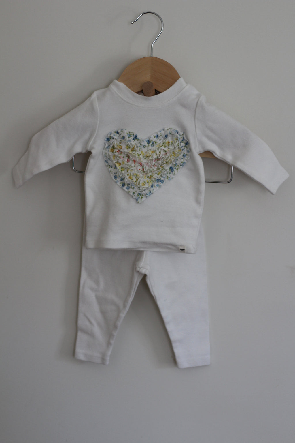 Oh Baby! Ruffle Heart Set in White - size 0 - 3 months