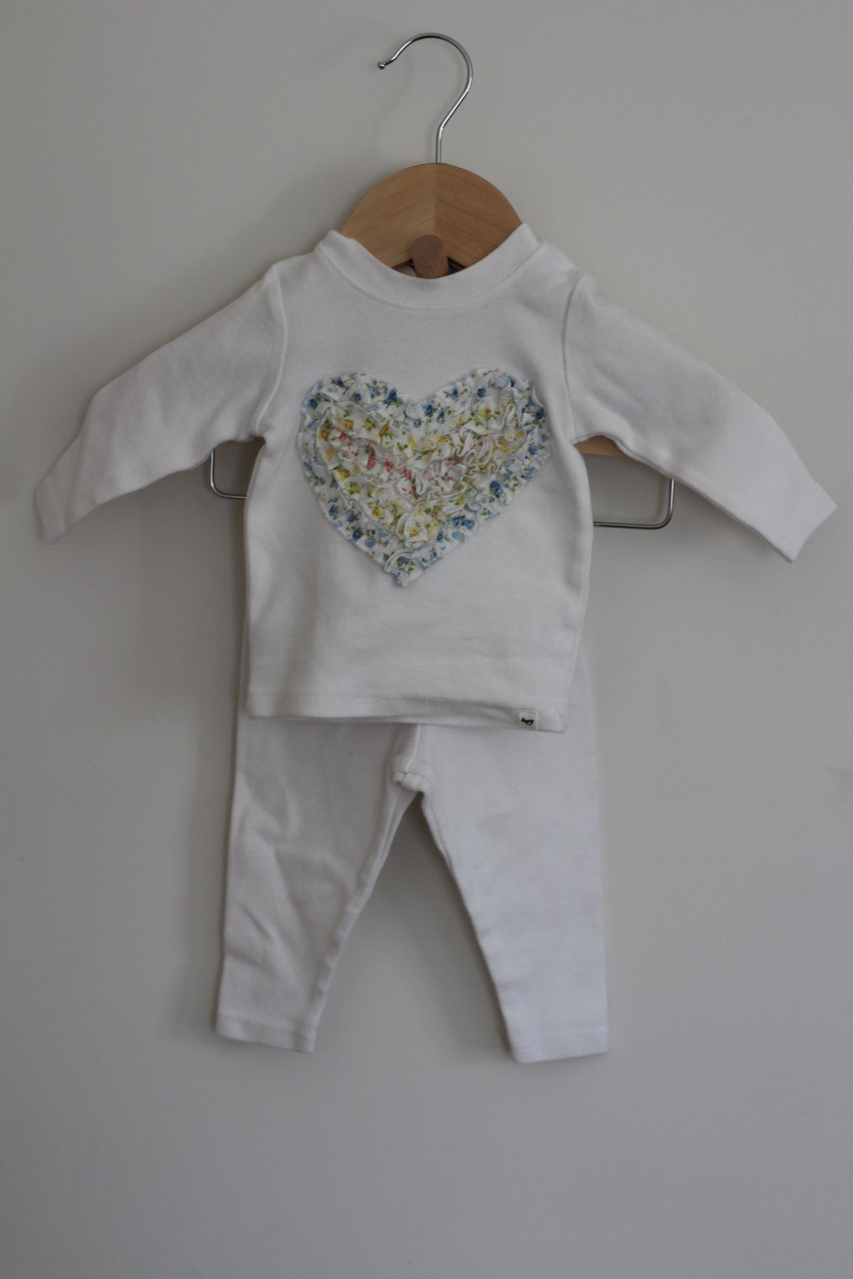 Oh Baby! Ruffle Heart Set in White - size 0 - 3 months