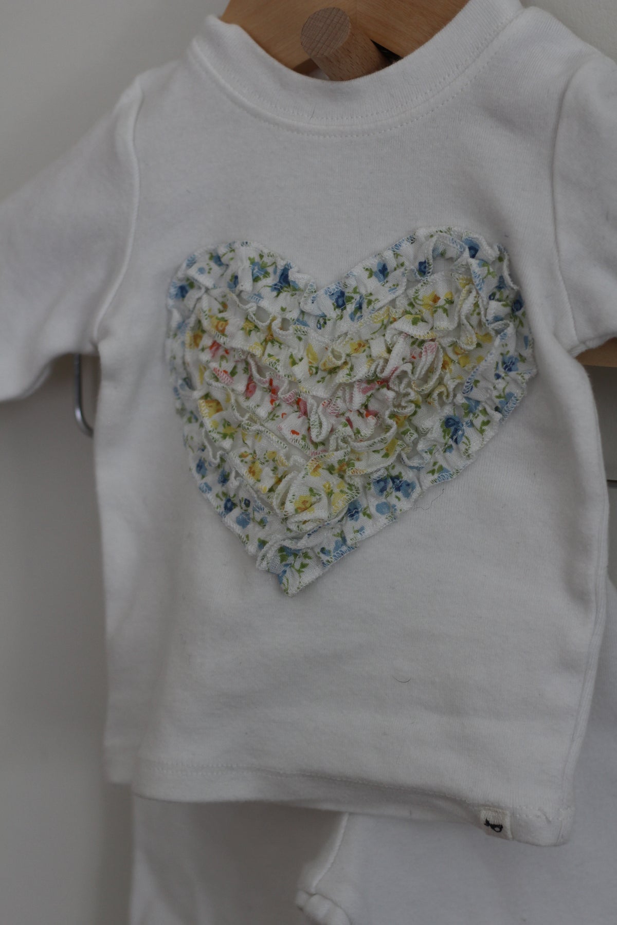 Oh Baby! Ruffle Heart Set in White - size 0 - 3 months