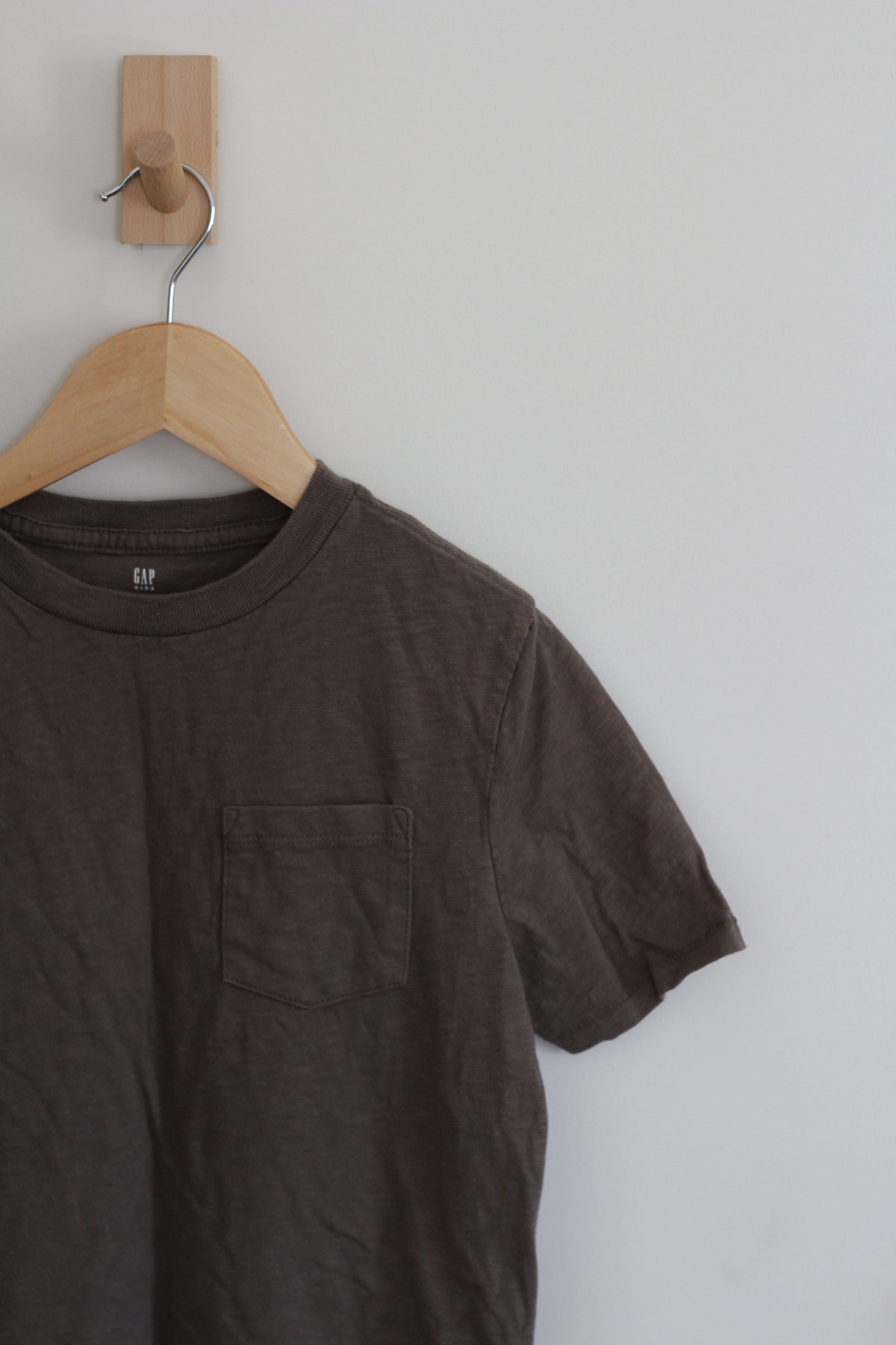Gap Kids Brown Pocket Tee - size 8