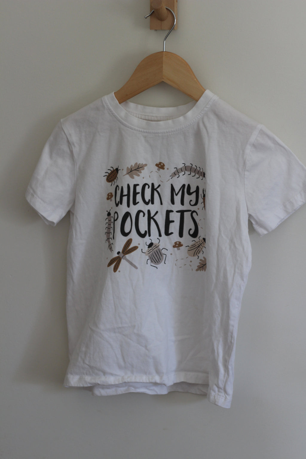 Caden Lane "Check My Pockets" Organic Cotten Graphic Tee - size small 6 / 8