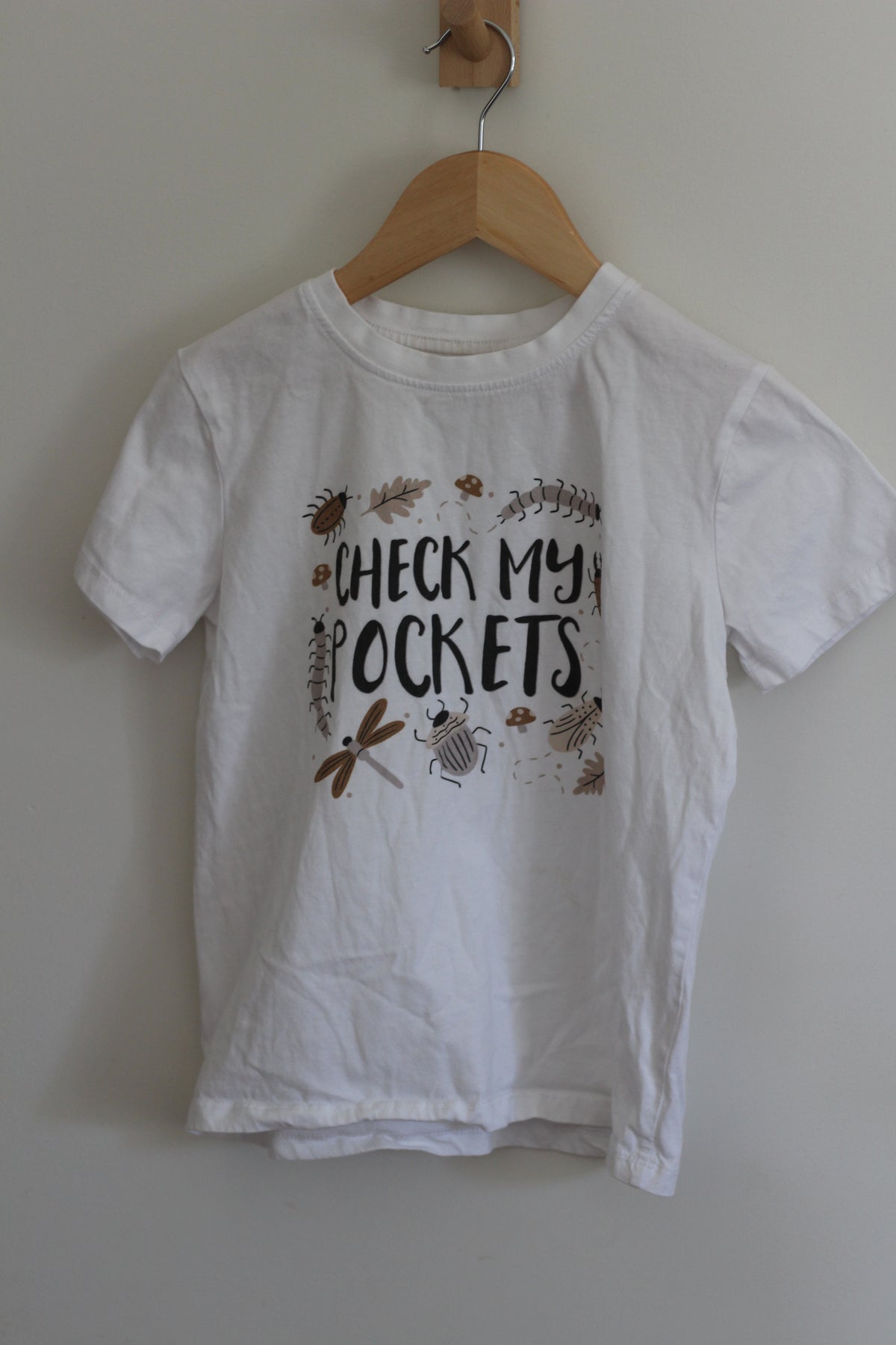 Caden Lane "Check My Pockets" Organic Cotten Graphic Tee - size small 6 / 8