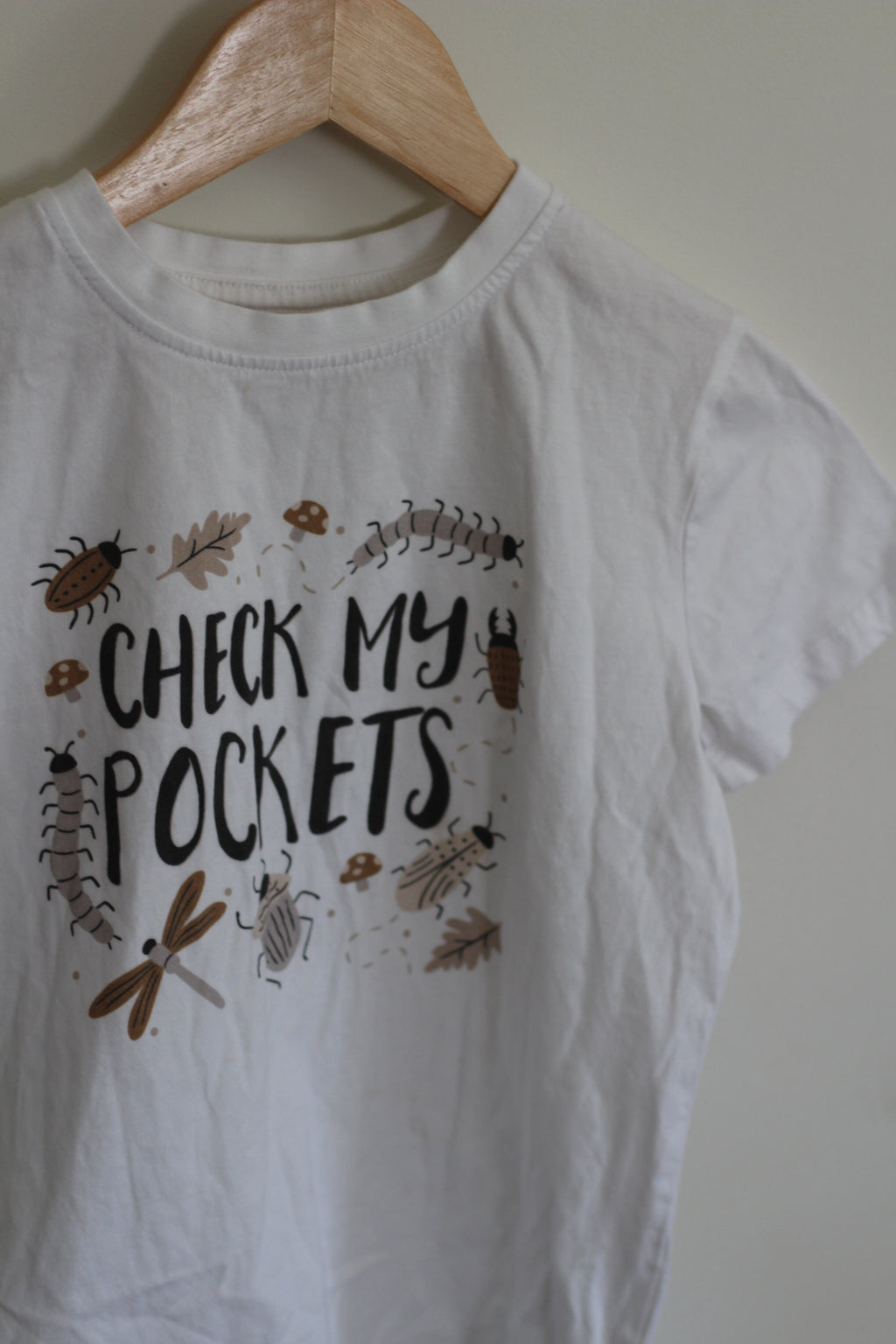 Caden Lane "Check My Pockets" Organic Cotten Graphic Tee - size small 6 / 8