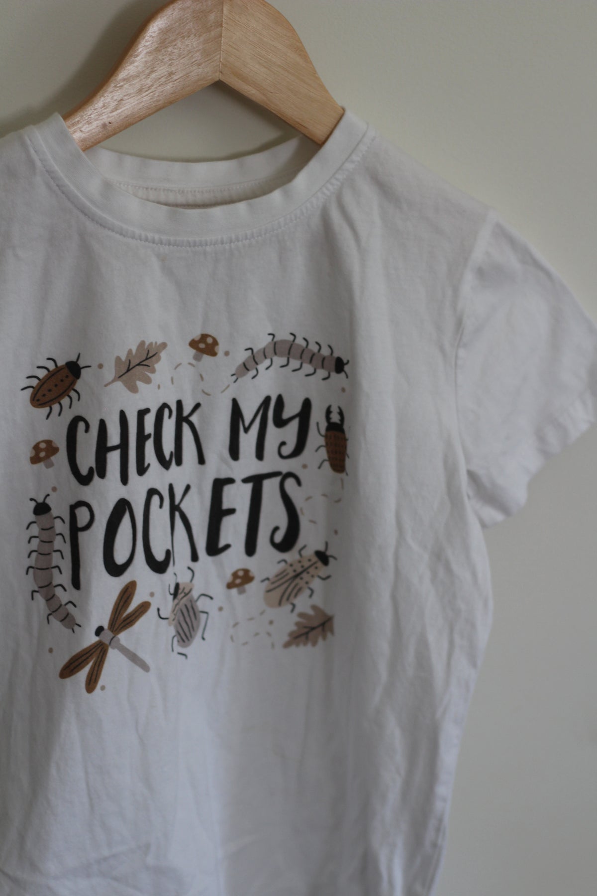 Caden Lane "Check My Pockets" Organic Cotten Graphic Tee - size small 6 / 8