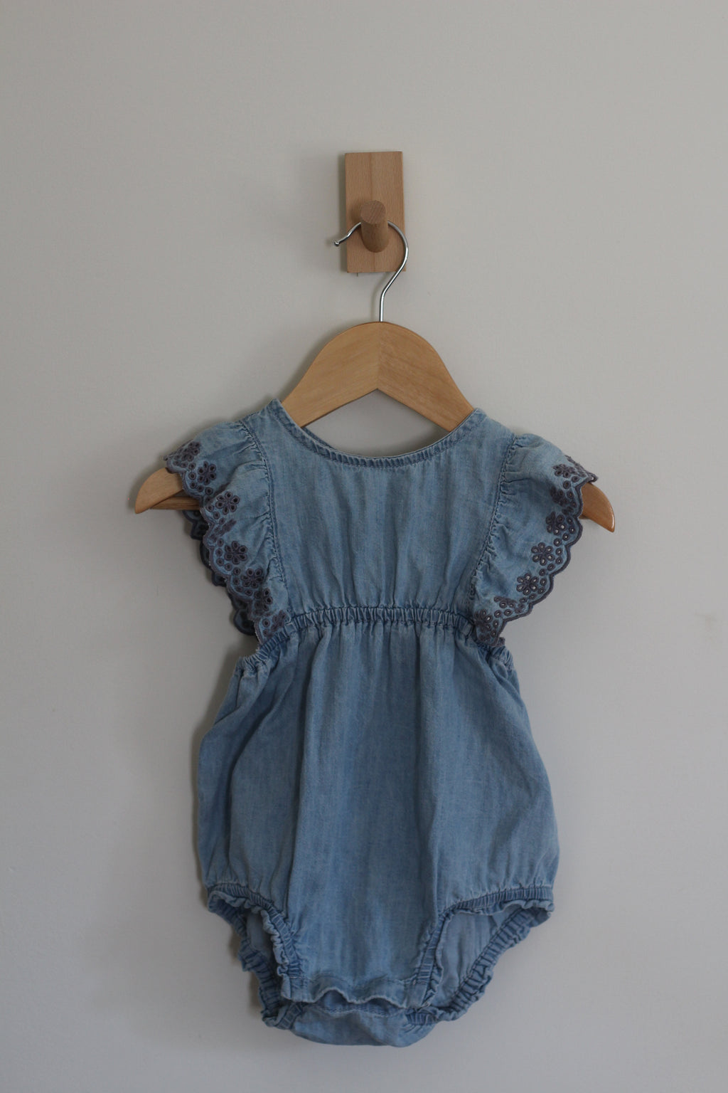 Baby Gap Eyelet Bubble Romper - size 12 - 18 months