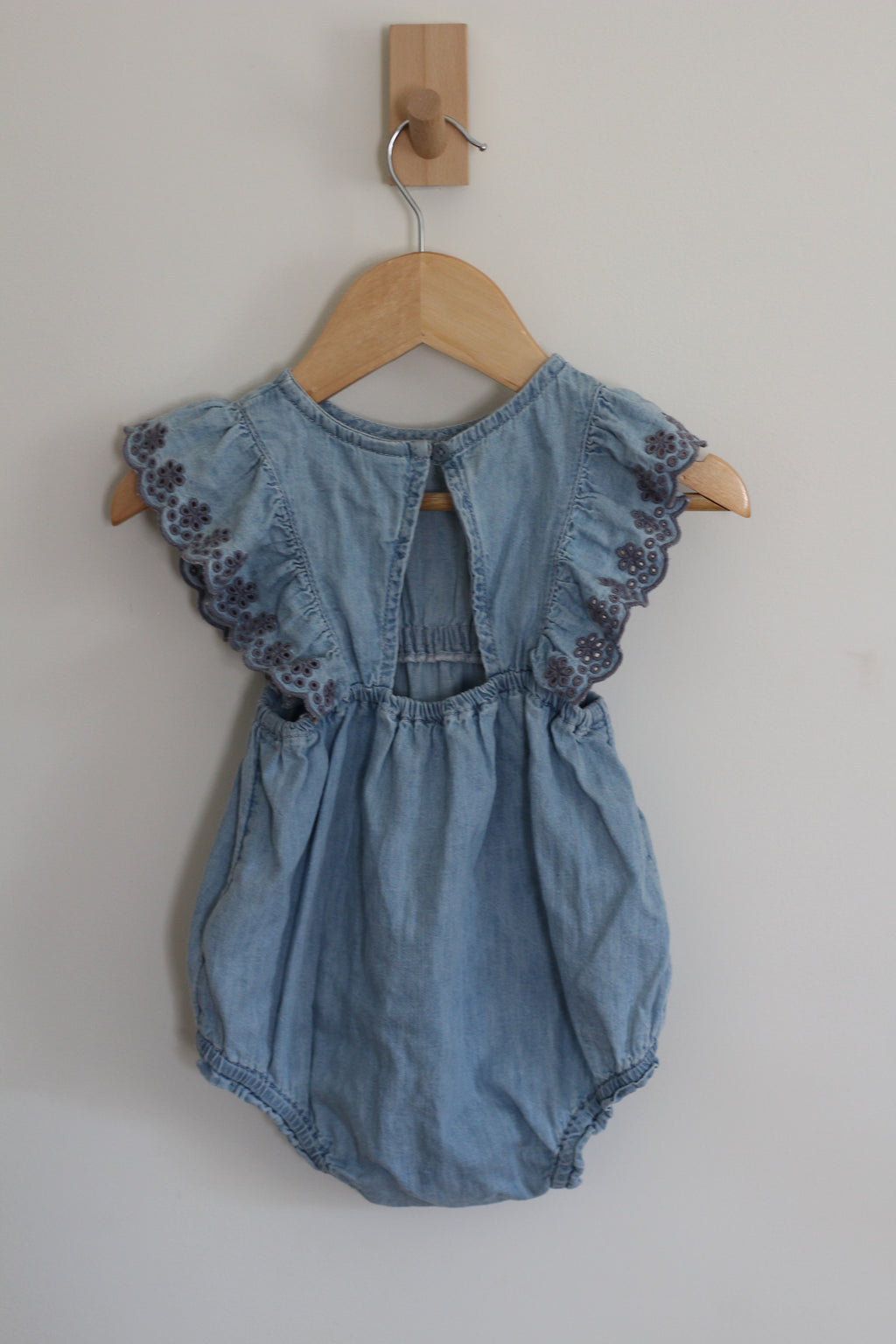 Baby Gap Eyelet Bubble Romper - size 12 - 18 months