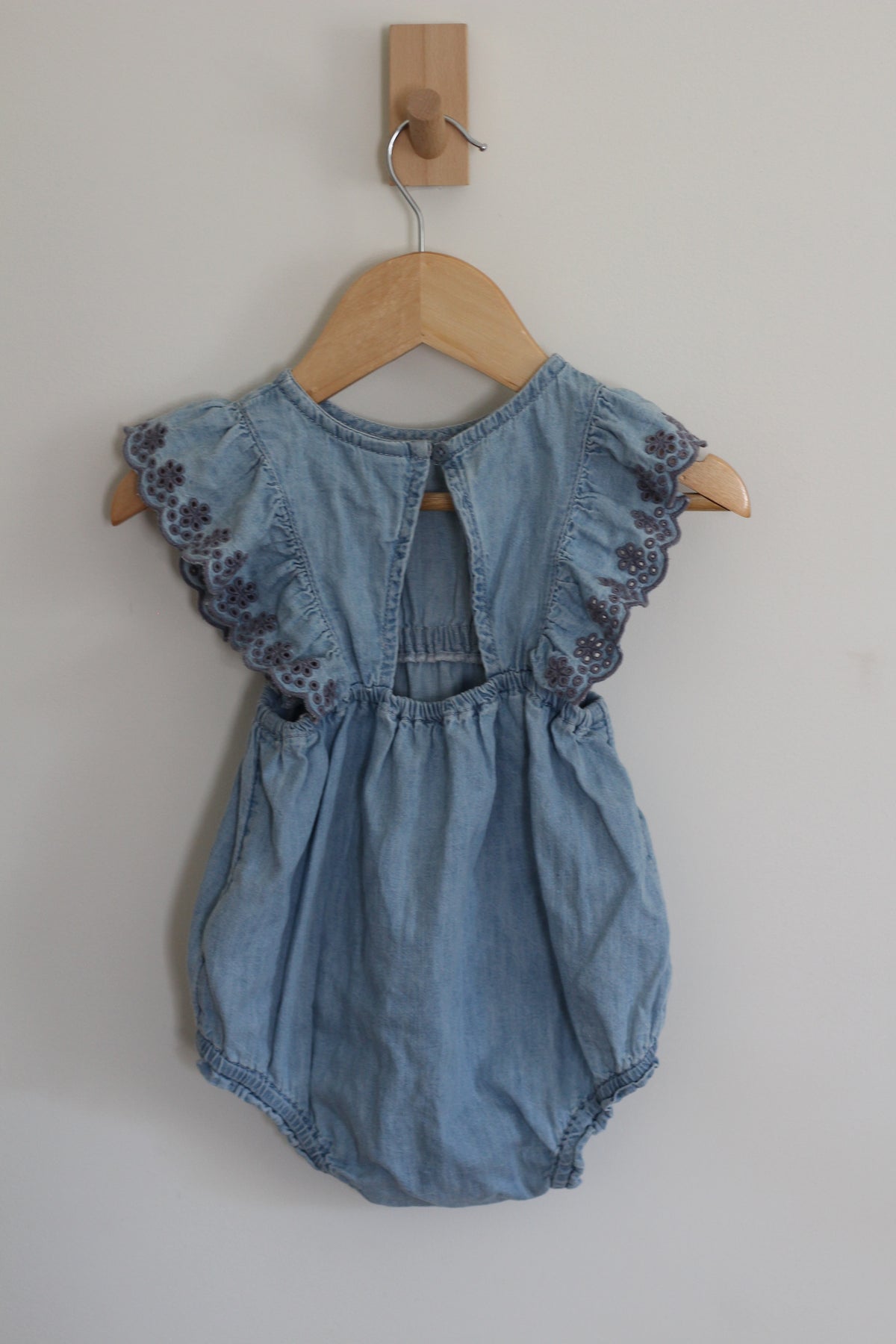 Baby Gap Eyelet Bubble Romper - size 12 - 18 months