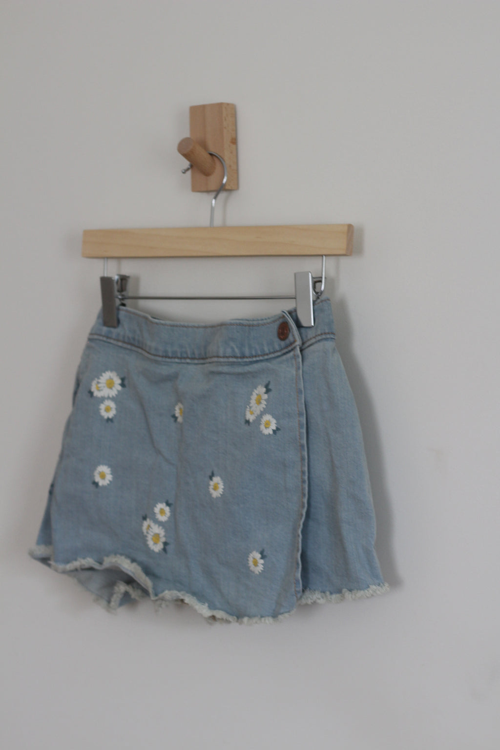 Abercrombie Kids Daisy Wrap Denim Skort - size 9 / 10