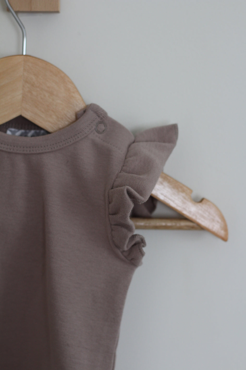 Mebie Baby Taupe Flutter Tee and Skirt Set - size 3 - 6 months