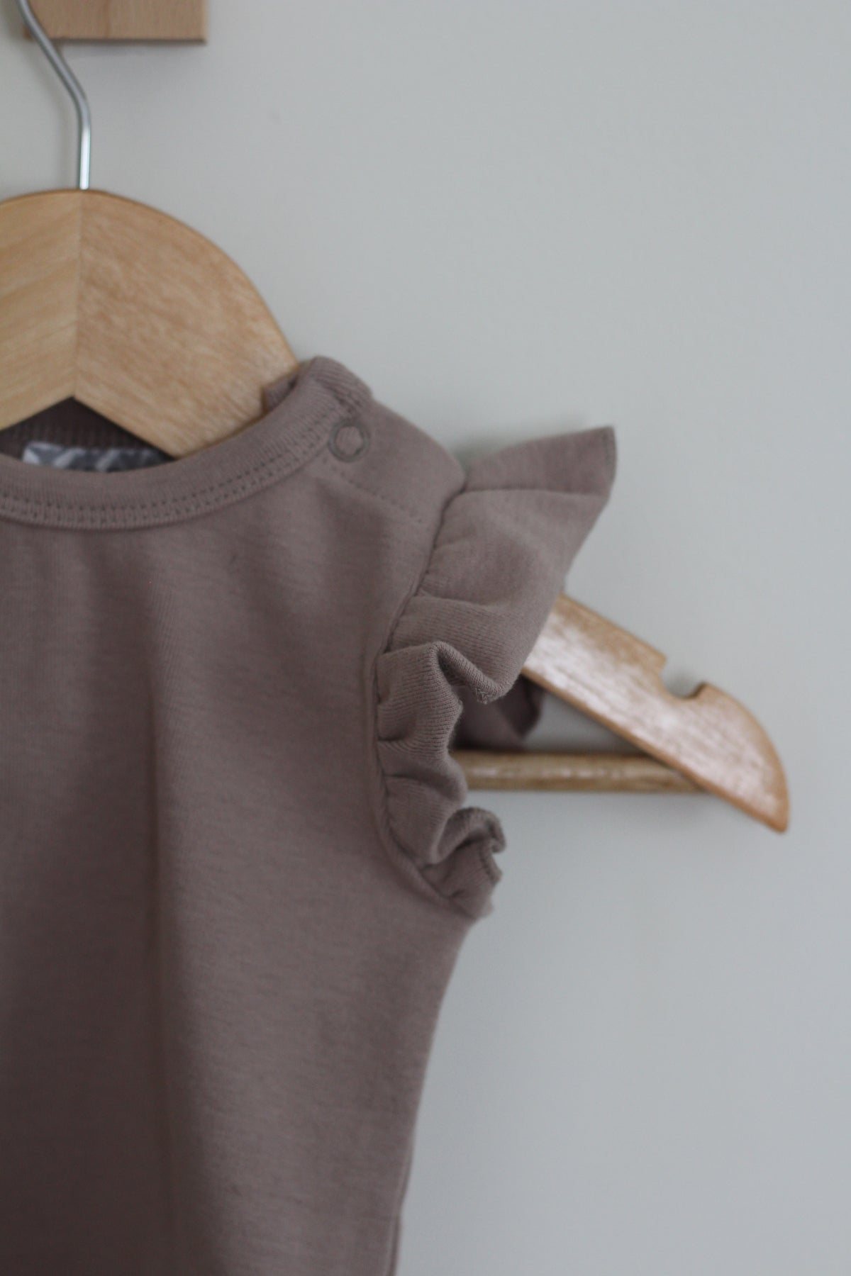 Mebie Baby Taupe Flutter Tee and Skirt Set - size 3 - 6 months