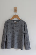 Hanna Andersson Boys Grey Dinosaur Waffle Knit Henley Shirt - size 120 or 6 - 7