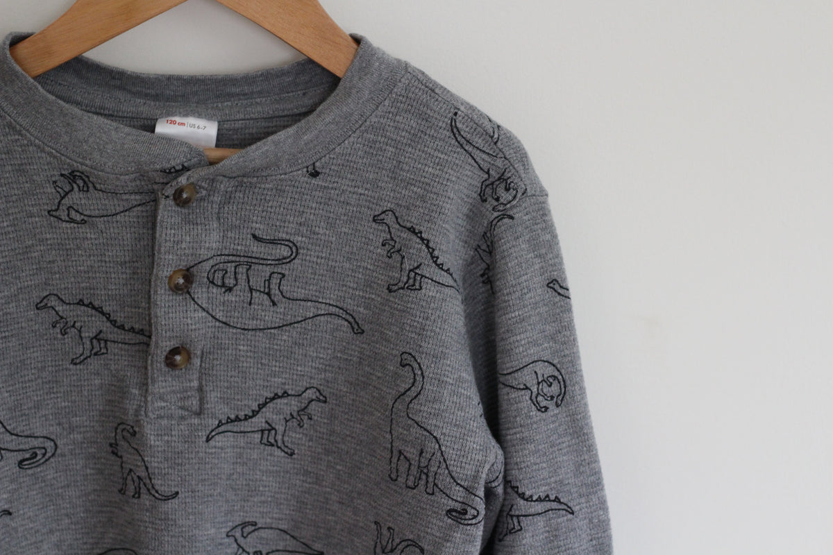 Hanna Andersson Boys Grey Dinosaur Waffle Knit Henley Shirt - size 120 or 6 - 7