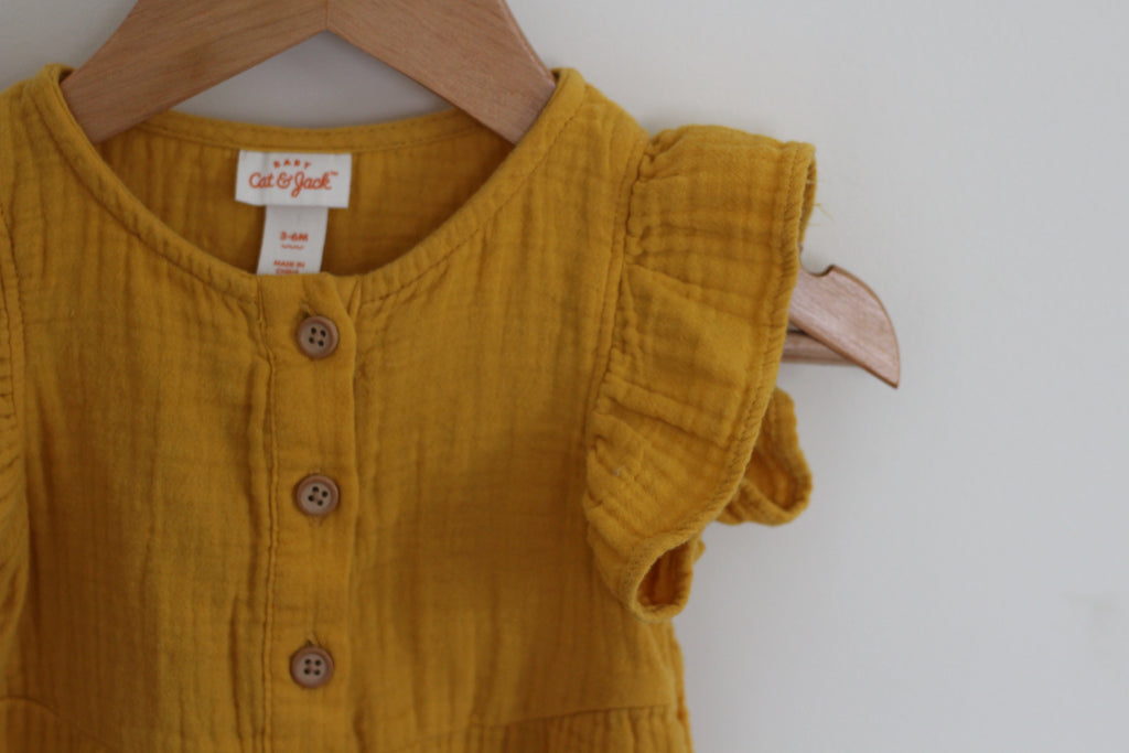 Cat & Jack Girls Gauze Ruffle Romper - size 3 - 6 months