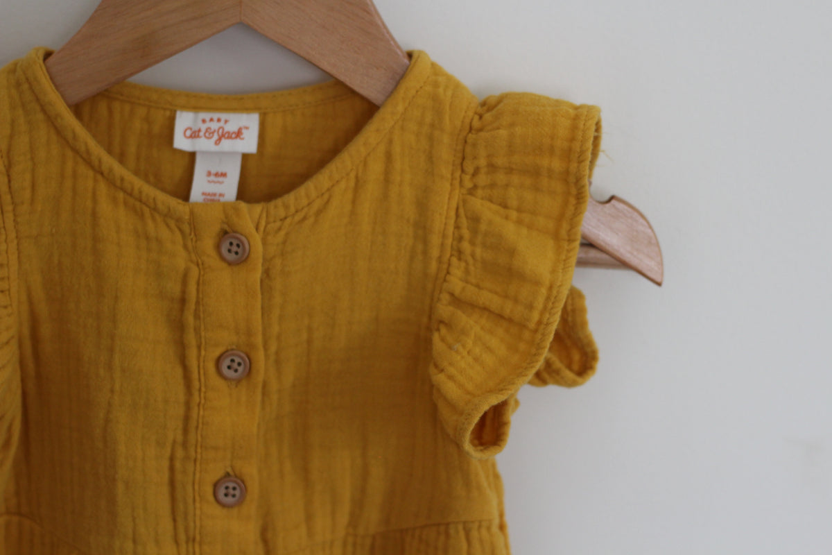 Cat & Jack Girls Gauze Ruffle Romper - size 3 - 6 months