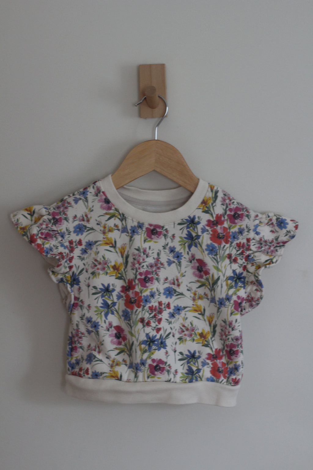 Baby Gap Flutter Sleeve Sweater Shirt - size 3 years